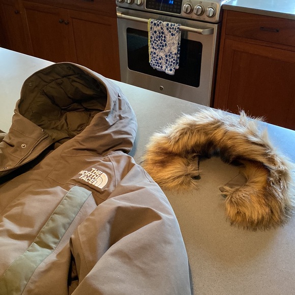 North Face Outerboroughs Jacket.  Never worn. - Picture 5 of 7